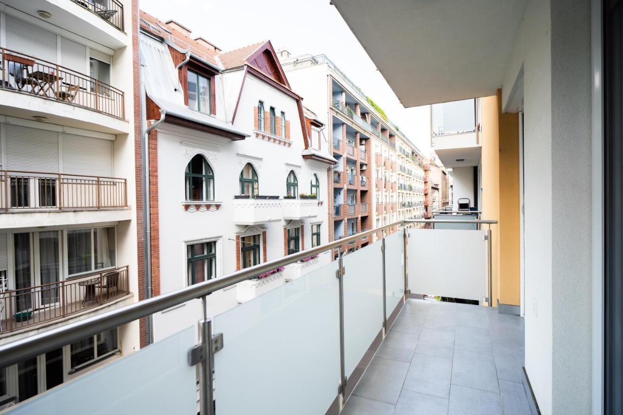 Vig Apartment - With Private Parking Budapest Ngoại thất bức ảnh